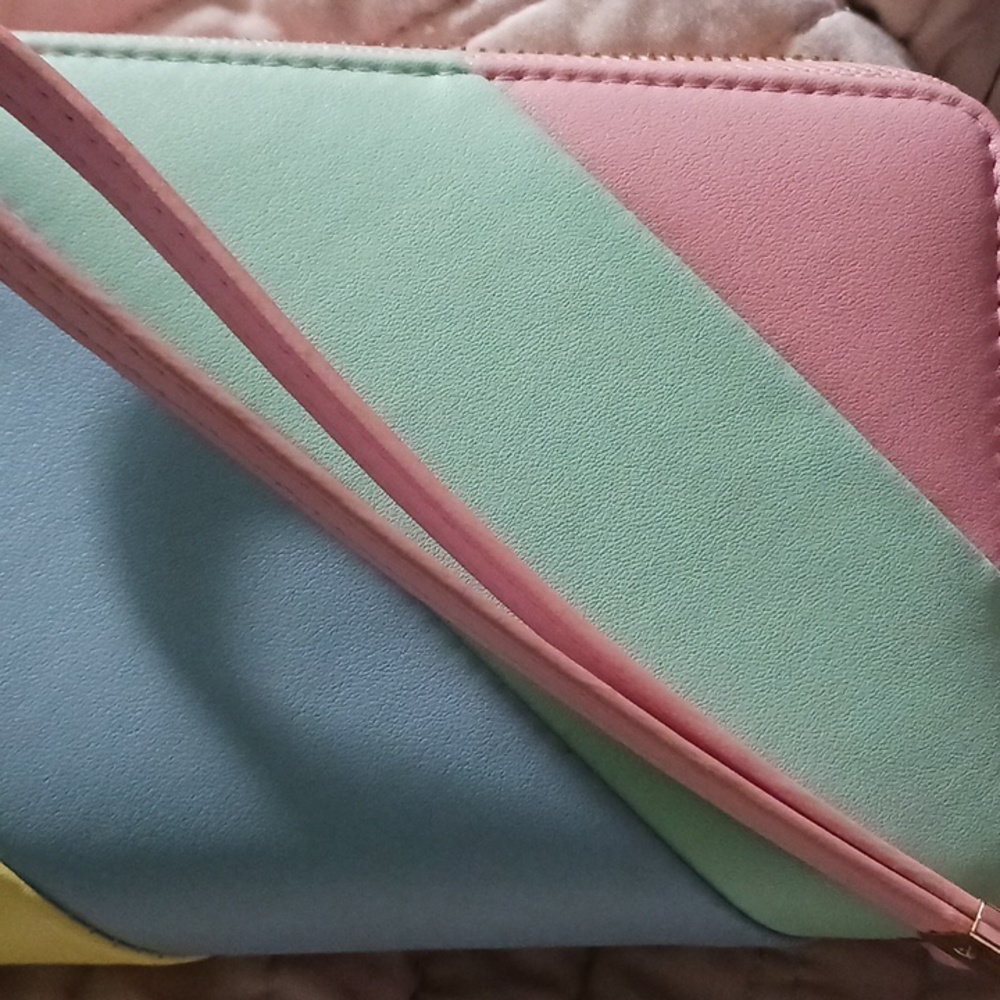 Casmonal Brand stripped wallet wistlet. Gently used.